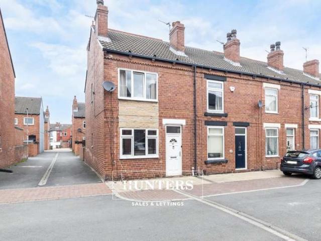 Cottage for sale in Cutsyke, Castleford