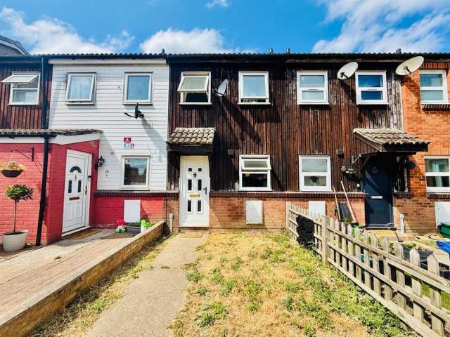Cottage for sale in Purfleet, Essex