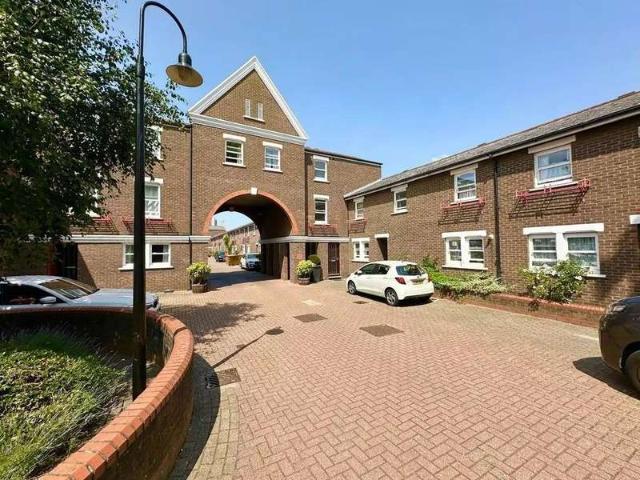 Cottage for sale in Cubitt Town, Greater London