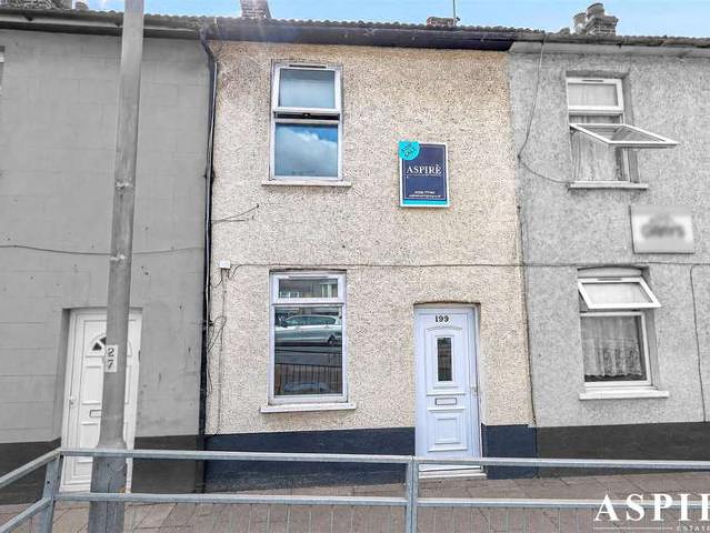 Cottage for sale in Badgers Dene, Grays