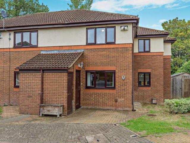 Cottage for sale in Fullers Slade, Milton Keynes