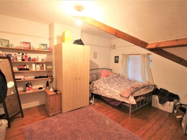 Cottage for sale in Hyde Park, Leeds