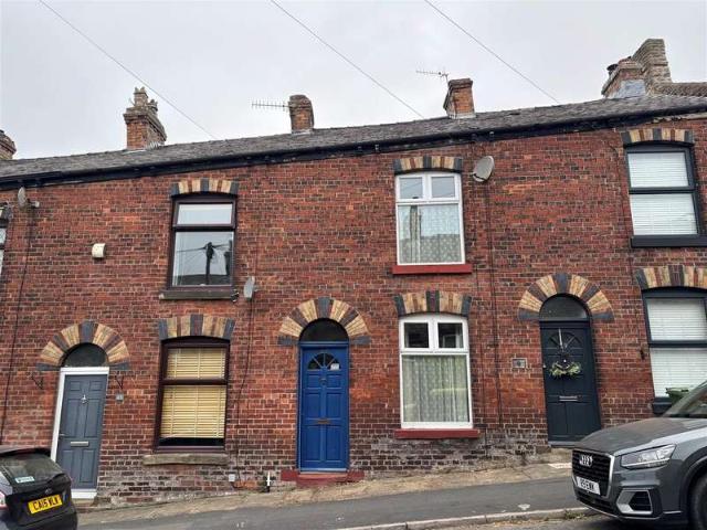 Cottage for sale in Charlesworth, East Midlands