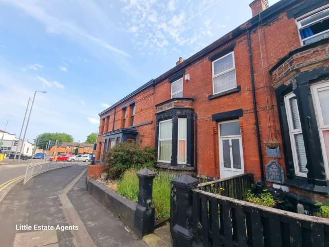Cottage for rent in Cowley Hill, St Helens