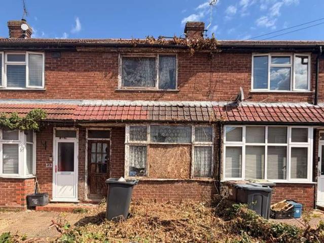 Cottage for sale in Spring Park, Luton