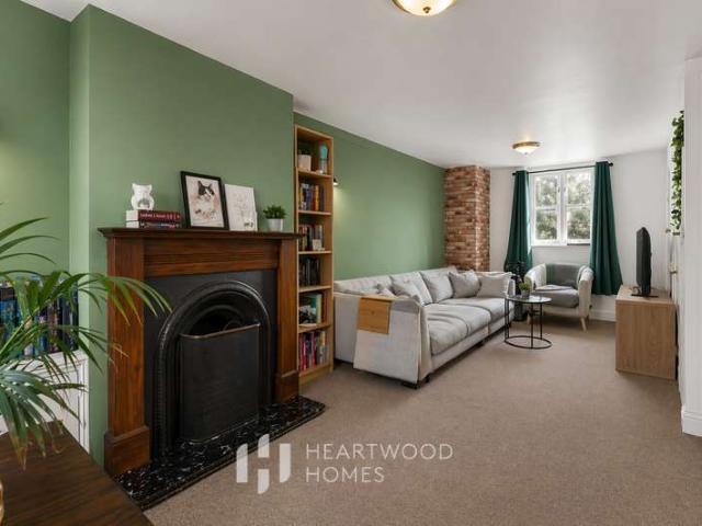 Cottage for sale in St Albans, Five Acres