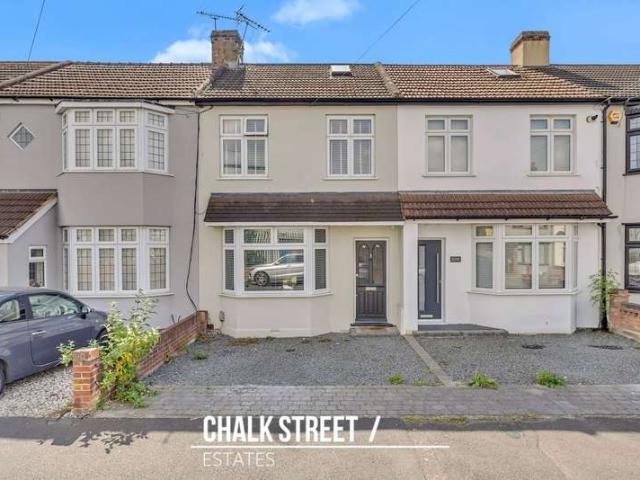 Cottage for sale in Ardleigh Green, Greater London
