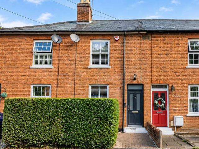 Cottage for sale in Buckler's Park, Crowthorne