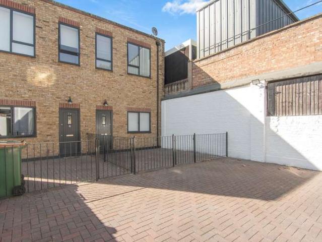 Cottage for sale in Plashet, Greater London