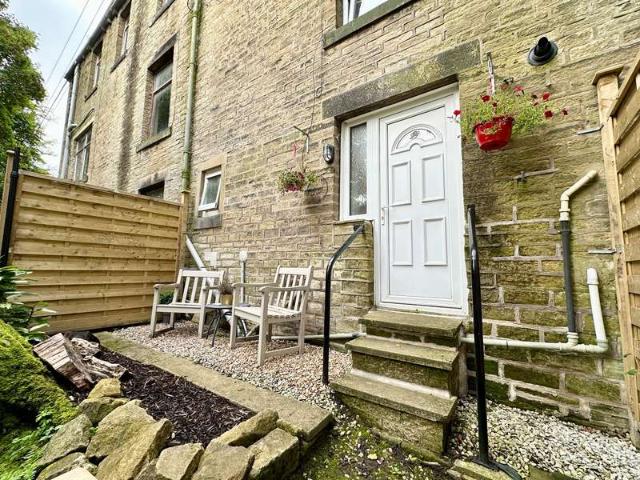 Terraced House for sale in Halifax, Kershaw