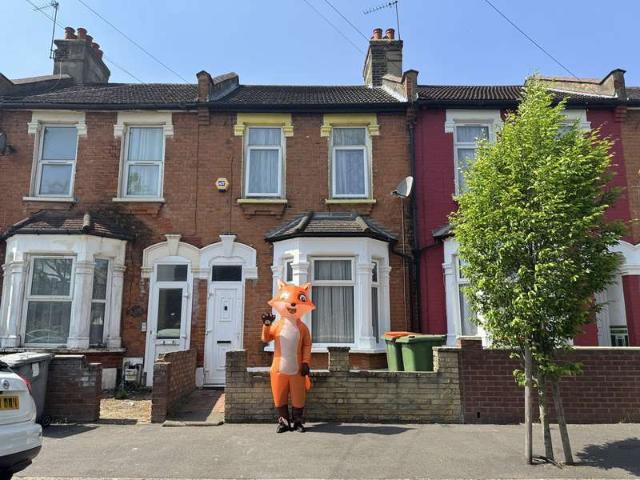 Cottage for sale in Beckton, Greater London