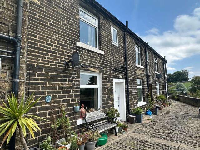 Terraced House for sale in Halifax, Luddenden