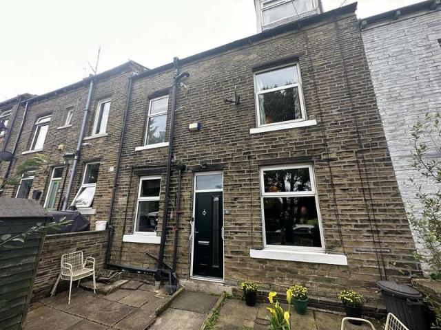 Terraced House for rent in Bradford, Broad Folds