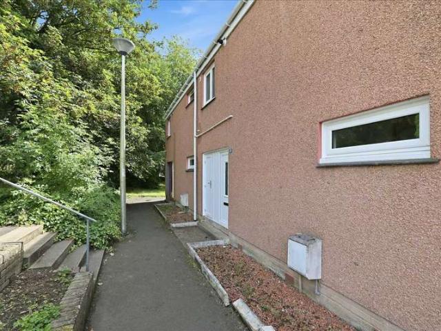 Cottage for sale in Rutherglen, Scotland