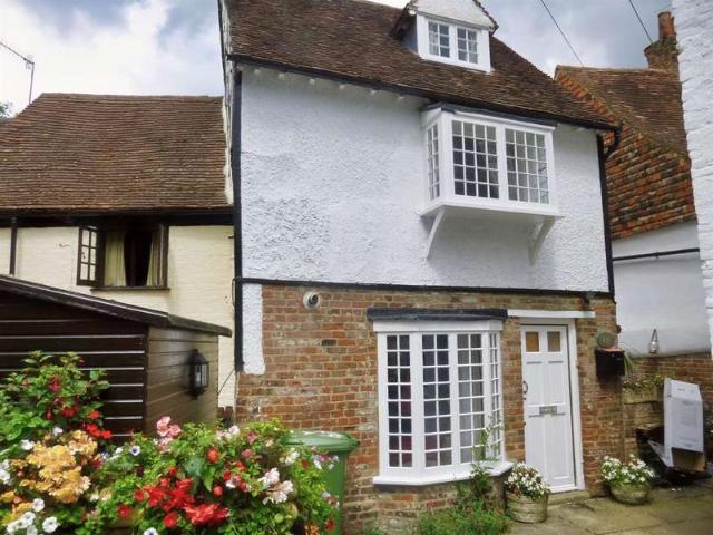 Cottage for rent in Oad Street, Kent