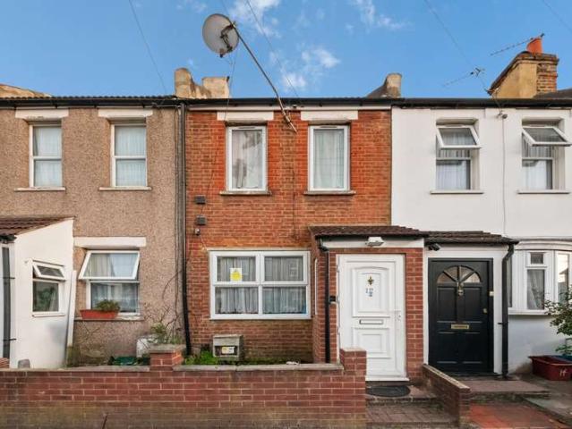 Cottage for sale in London Borough of Hounslow, Greater London