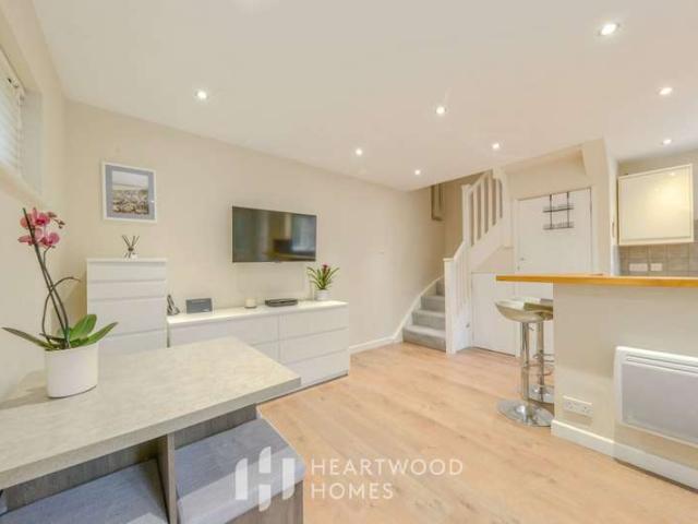 Cottage for rent in Five Acres, Hertfordshire