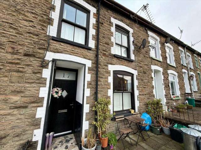 Cottage for sale in Ystrad