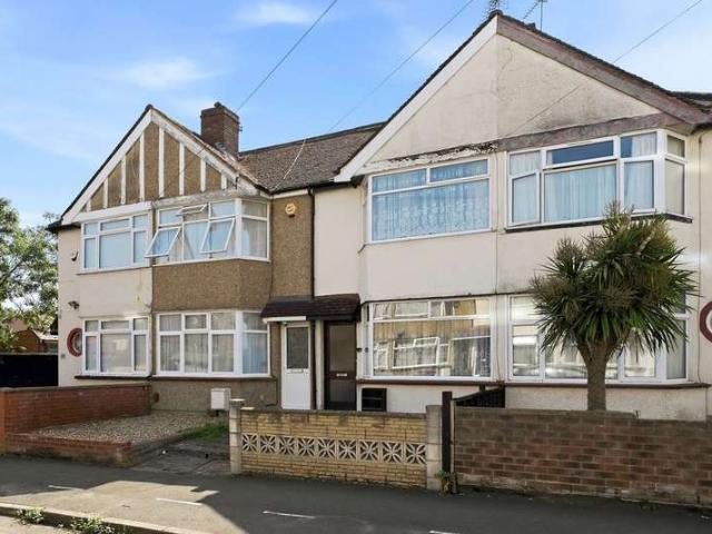 Cottage for sale in London Borough of Hounslow, Hanworth