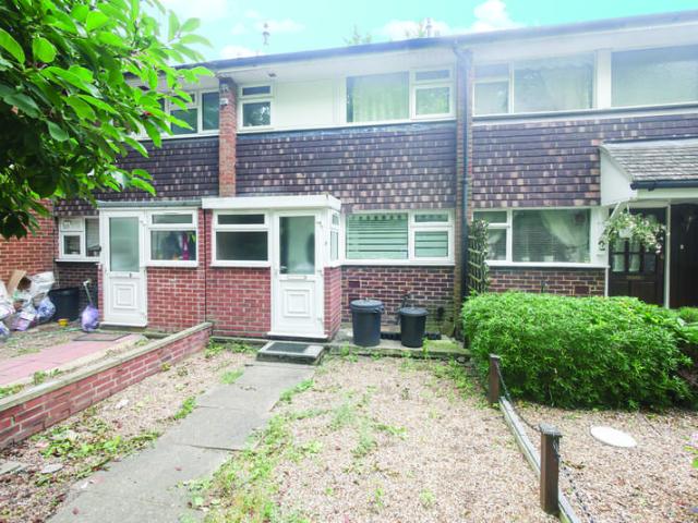 Terraced House for rent in Uxbridge, Cowley