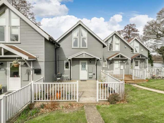Cottage for sale in Southfields, Northampton