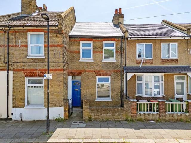 Cottage for sale in Plaistow, Greater London