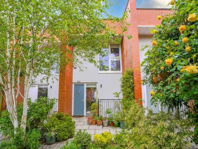 Cottage for sale in London Borough of Lewisham, Greater London