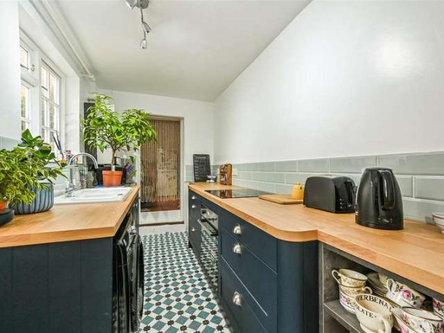 Cottage for sale in Arundel, Clapham