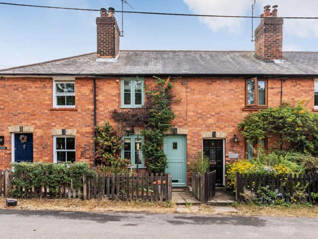 Cottage for sale in The Butts, Kent
