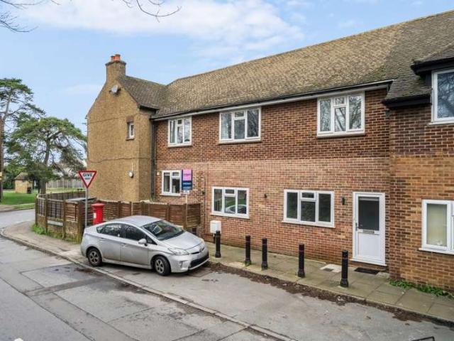 Cottage for sale in Chalfont St. Peter, Denham