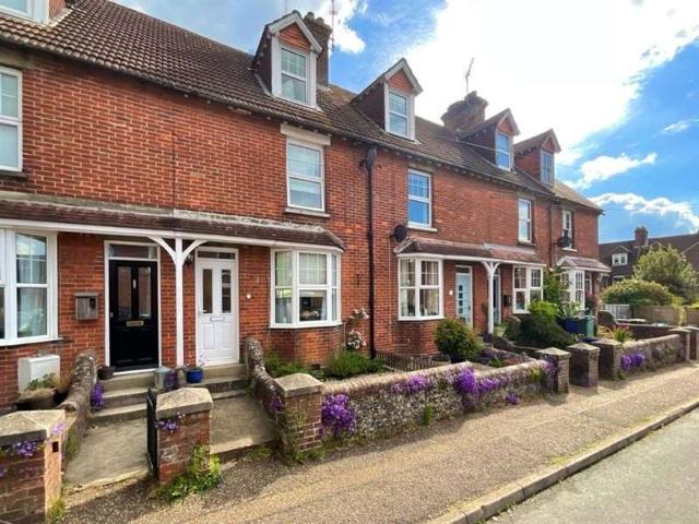 Cottage for sale in Arundel, Clapham