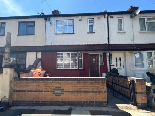 Cottage for sale in London Borough of Newham, Greater London