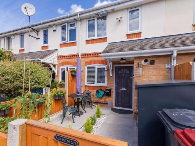 Cottage for sale in Slough