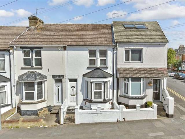 Cottage for sale in Brompton, Gillingham