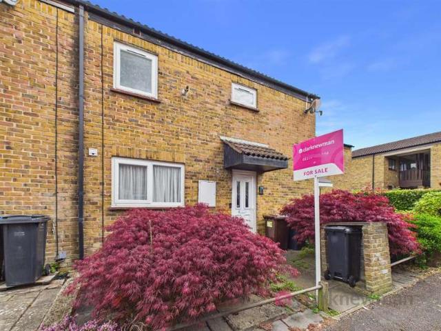 Cottage for sale in Sumners, Harlow