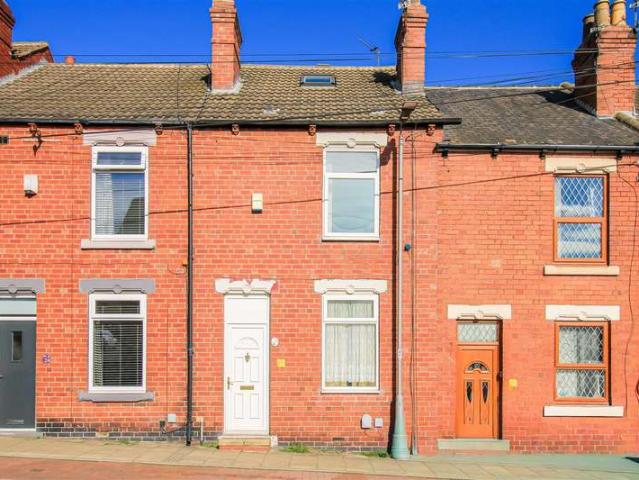 Cottage for sale in Kinsley, West Yorkshire