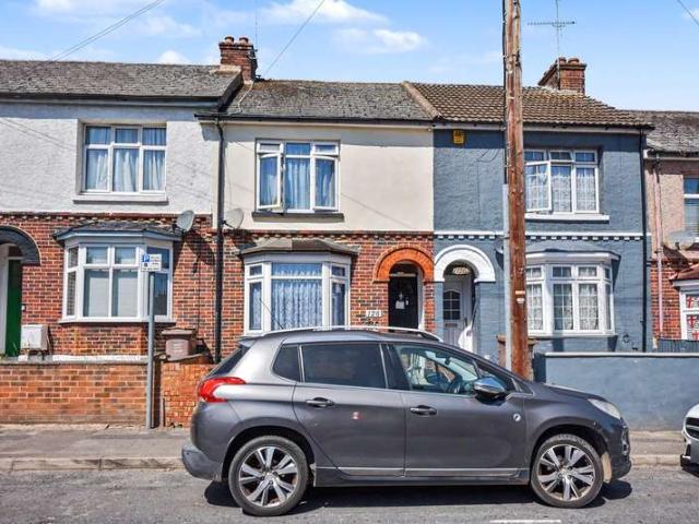 Cottage for sale in Brompton, Gillingham