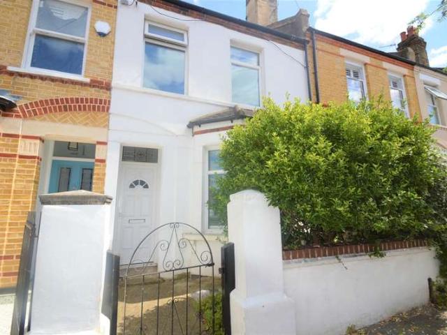 Cottage for sale in Glyndon, Greater London