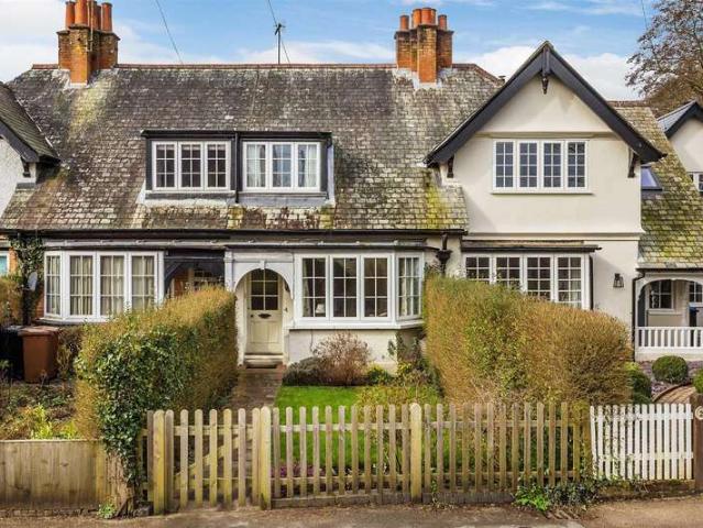 Cottage for sale in Oxted, Hillview