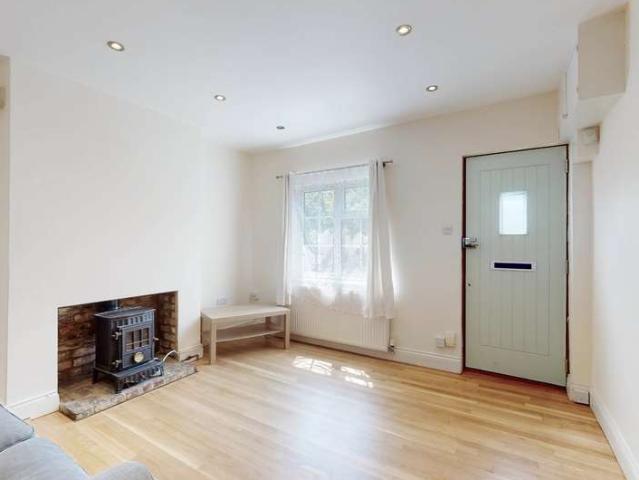 Terraced House for rent in London, Hendon Central