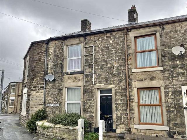 Cottage for sale in Charlesworth, East Midlands