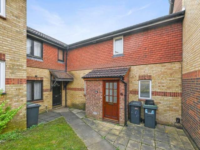 Cottage for sale in Lewsey Farm, Luton