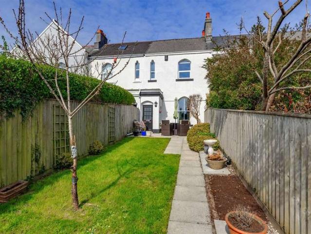 Cottage for sale in Mount Wise