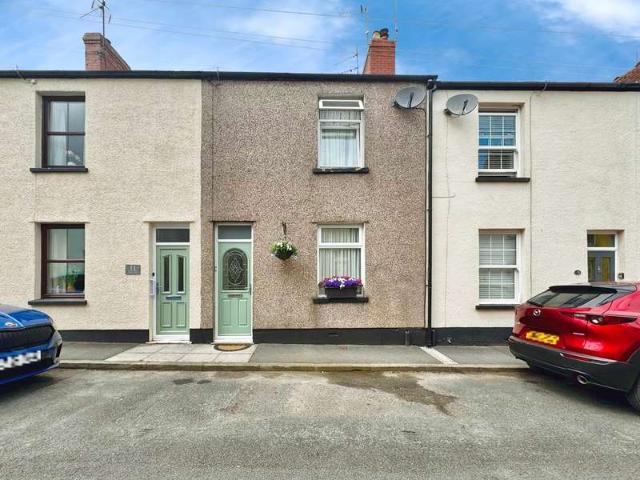 Cottage for sale in Caerleon, Wales