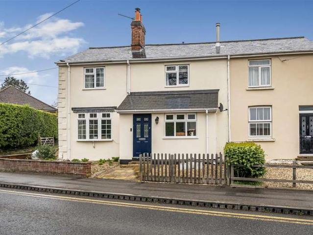 Cottage for sale in Little Sandhurst