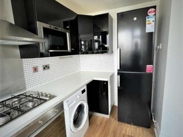 Terraced House for rent in Ilford, Barkingside