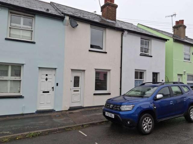Cottage for rent in Bushey