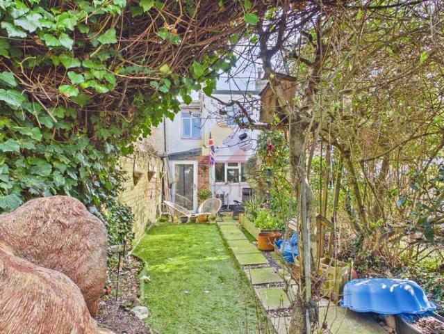 Cottage for sale in Sudbury, Chelmondiston