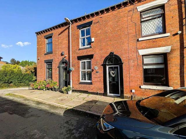 Cottage for sale in Springhead, Oldham