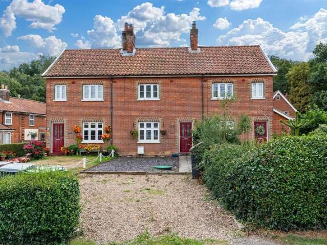 Cottage for sale in Halvergate, Crostwick